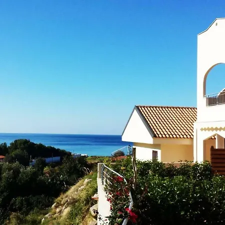 3 Bed 2 Bath Amazing View 400m To Beach 빌라 잠브로네