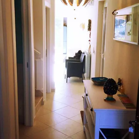 3 Bed 2 Bath Amazing View 400m To Beach 빌라 *