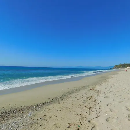 3 Bed 2 Bath Amazing View 400m To Beach 빌라 잠브로네