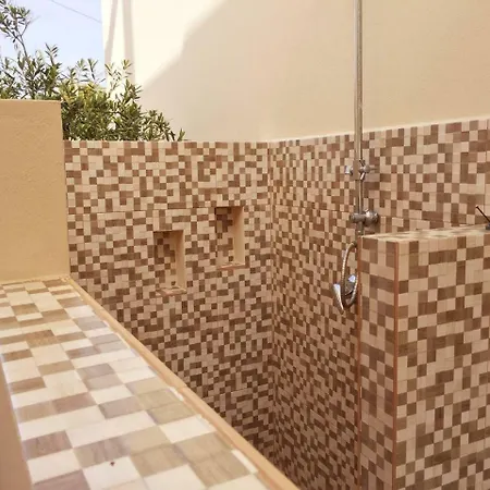 3 Bed 2 Bath Amazing View 400m To Beach Vila *