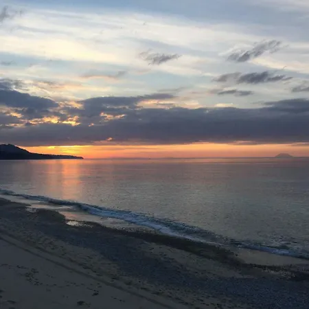 3 Bed 2 Bath Amazing View 400m To Beach Vila