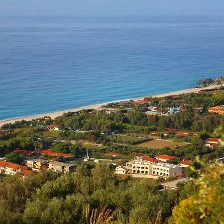 3 Bed 2 Bath Amazing View 400m To Beach *