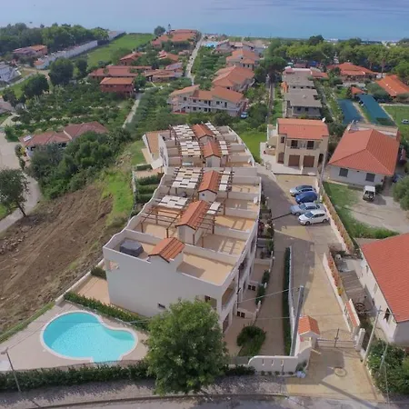 3 Bed 2 Bath Amazing View 400m To Beach *