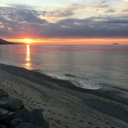 3 Bed 2 Bath Amazing View 400m To Beach *